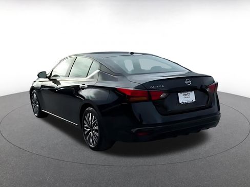 Used 2025 Nissan Altima 2.5 SV image 11