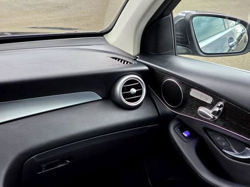 Used 2020 Mercedes-Benz GLC 300 4MATIC image 24