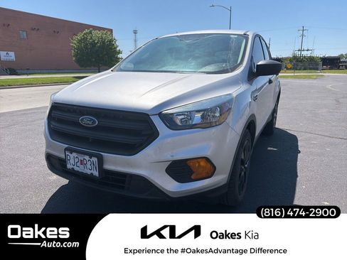 Used 2019 Ford Escape S FWD image 1