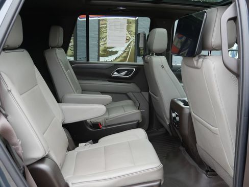 Used 2021 GMC Yukon SLT w/ SLT Premium Package AWD/4WD image 12