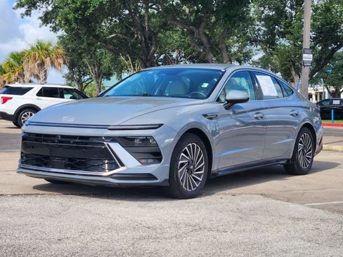 Used 2025 Hyundai Sonata SEL FWD image 3