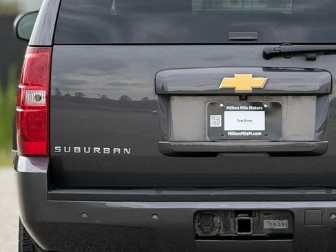 Used 2011 Chevrolet Suburban LT w/ Luxury Package AWD/4WD image 13