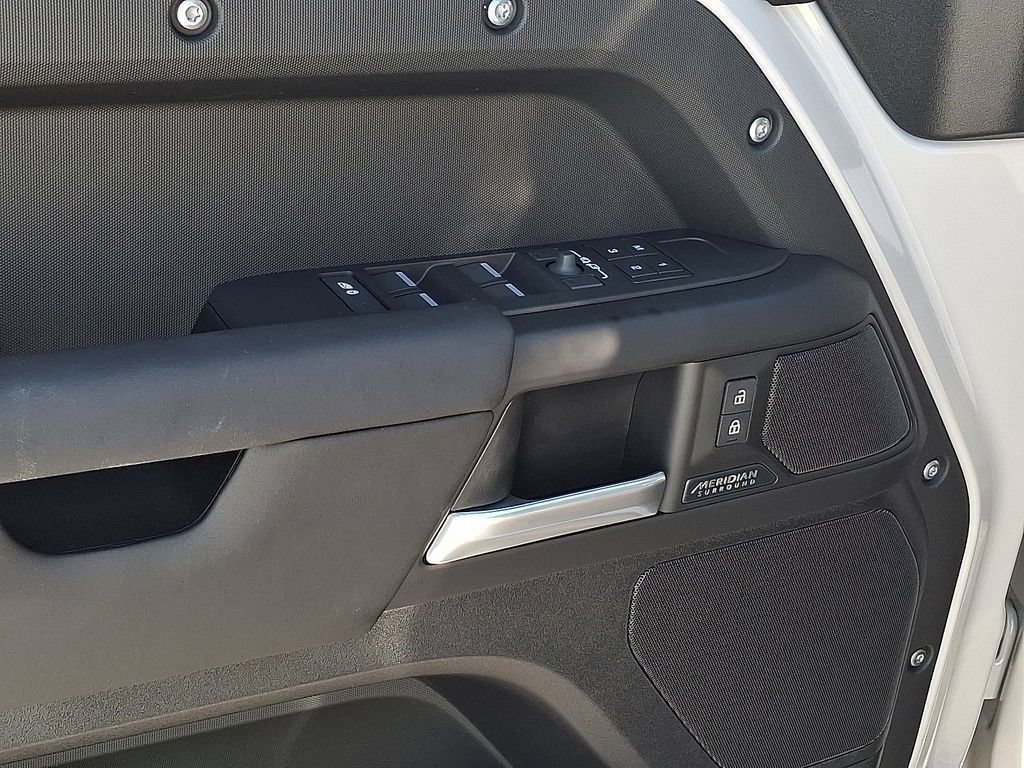 New 2026 Land Rover Defender 110 X-Dynamic SE AWD/4WD image 7