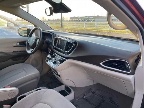 Used 2021 Chrysler Voyager LX image 20