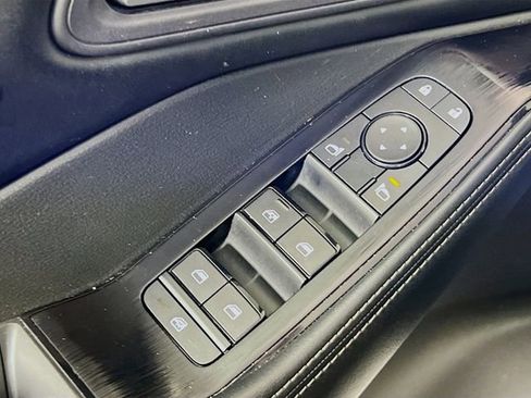 Used 2024 Nissan Rogue SV FWD image 19