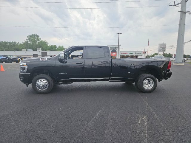 Used 2025 RAM 3500 Limited w/ Towing Technology Group AWD/4WD image 10