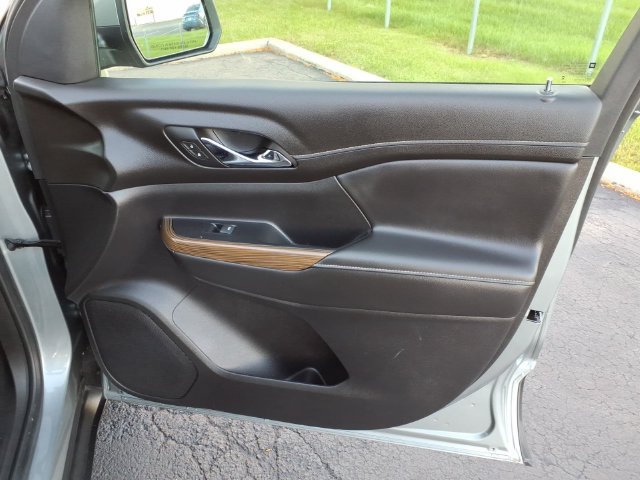 Used 2023 GMC Acadia SLE FWD image 25