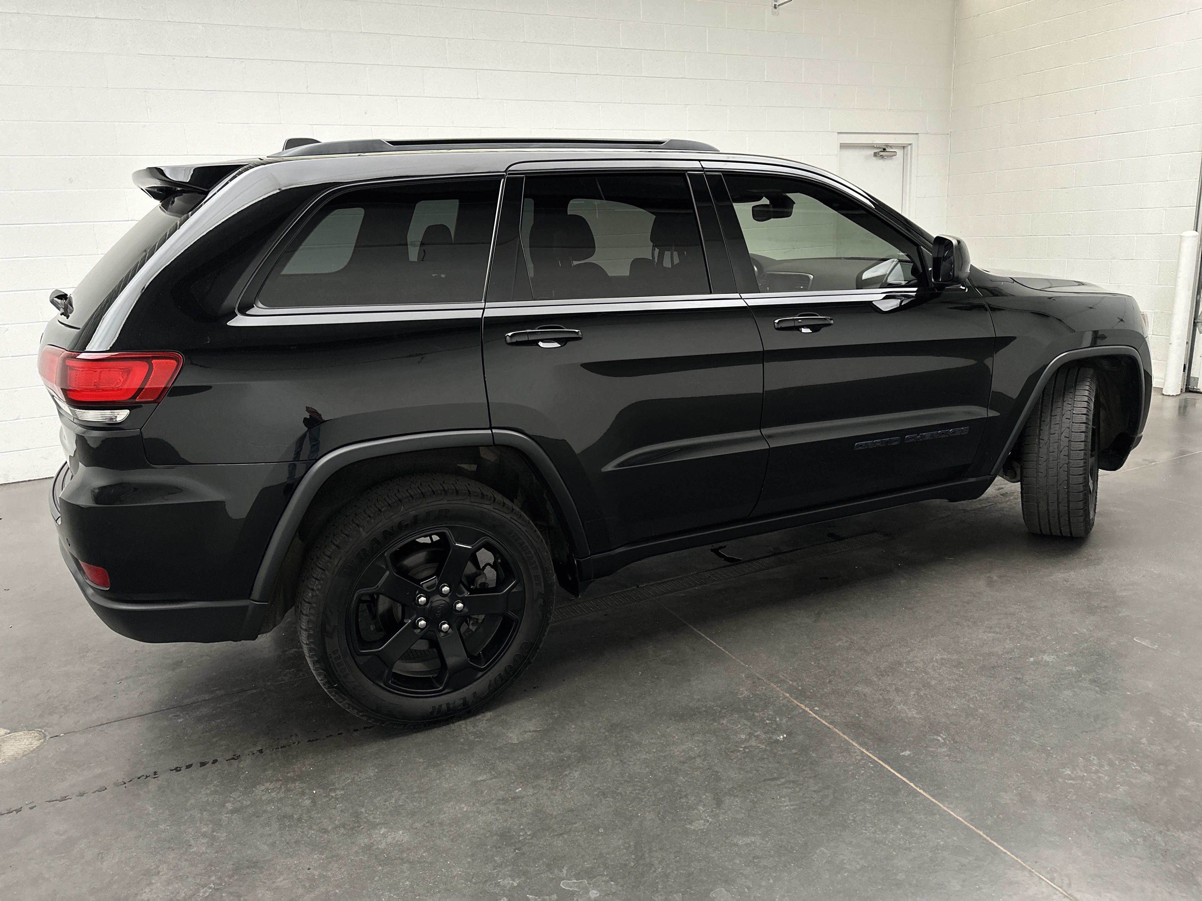 Used 2018 Jeep Grand Cherokee Laredo AWD/4WD image 8