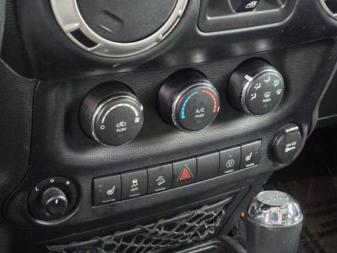 Used 2017 Jeep Wrangler Unlimited Sahara w/ Connectivity Group image 22