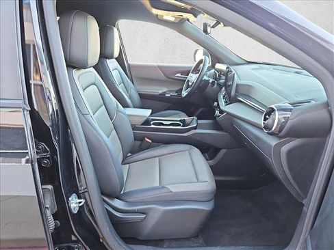 Used 2025 Chevrolet Equinox LT w/ Convenience Package II image 21