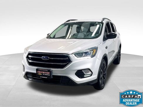 Used 2018 Ford Escape SE w/ SE Sport Appearance Package FWD image 2