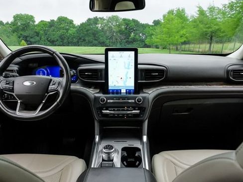Used 2020 Ford Explorer Platinum w/ Premium Technology Package AWD/4WD image 18