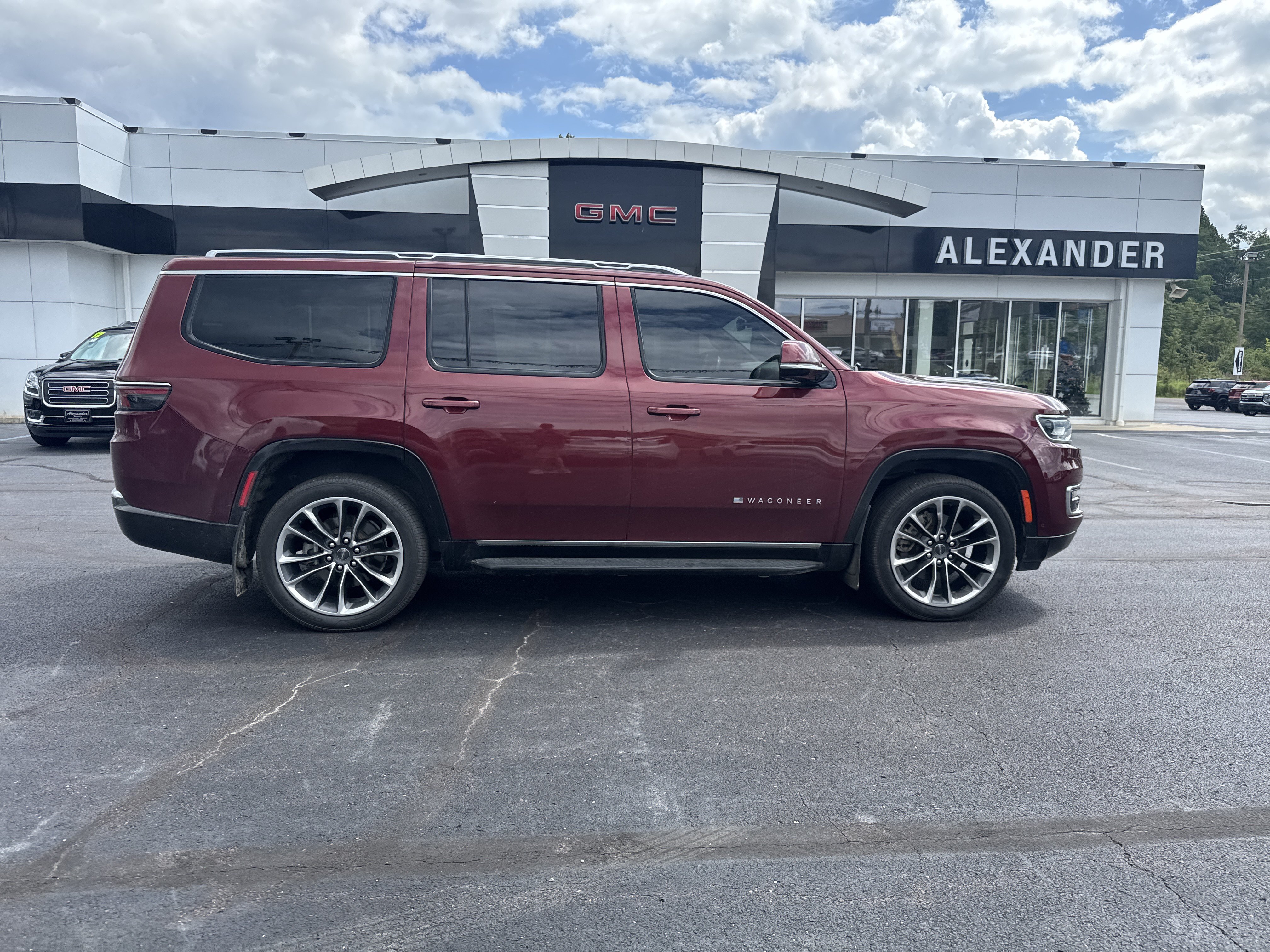 Used 2022 Jeep Wagoneer Series II w/ Premium Group I AWD/4WD image 7