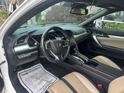 Used 2017 Honda Civic Touring image 3