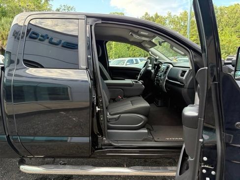 Used 2018 Nissan Titan SV AWD/4WD image 31