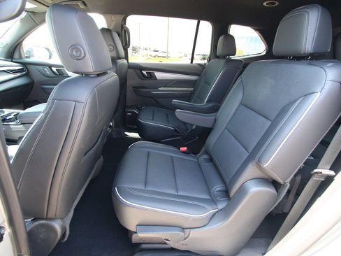 Used 2025 Buick Enclave Preferred AWD/4WD image 7