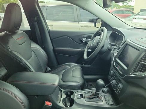 Used 2022 Jeep Cherokee Trailhawk w/ Sound & Nav Group AWD/4WD image 2