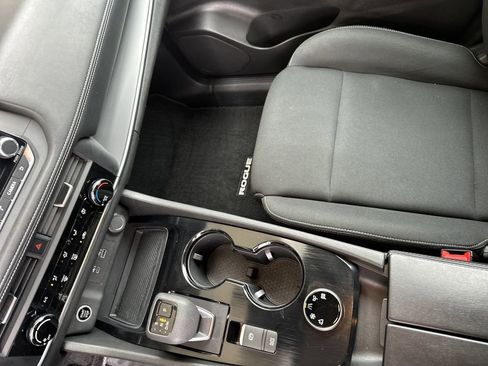 Used 2023 Nissan Rogue S image 23