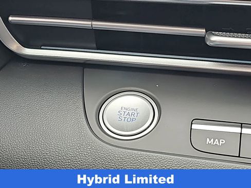 Certified 2025 Hyundai Elantra Limited image 24