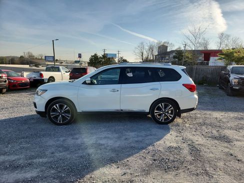 Used 2019 Nissan Pathfinder Platinum image 2