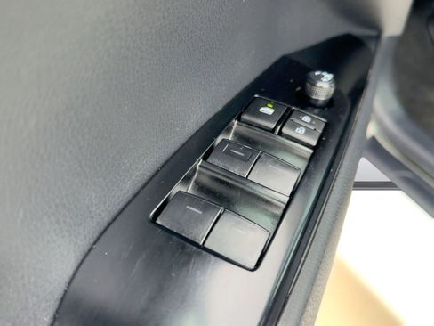 Used 2025 Toyota Camry LE image 28