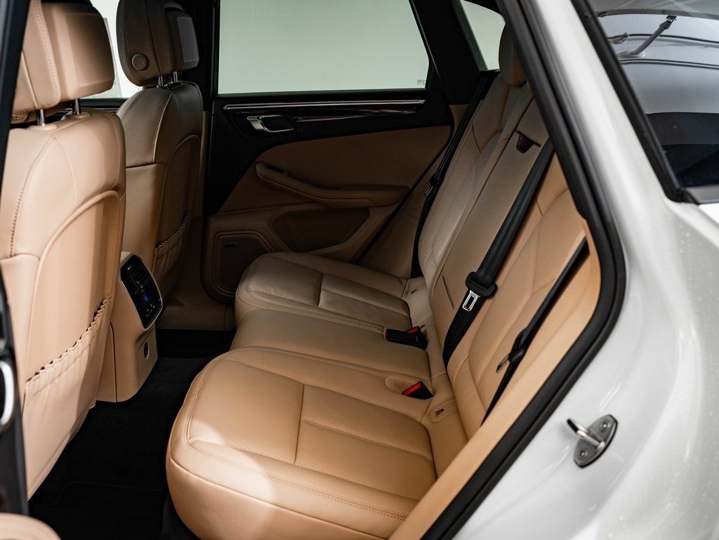 Certified 2026 Porsche Macan AWD/4WD image 46