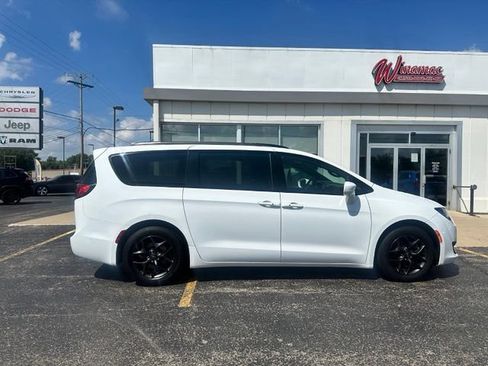 Used 2018 Chrysler Pacifica Touring-L w/ Advanced Safetytec Group FWD image 9