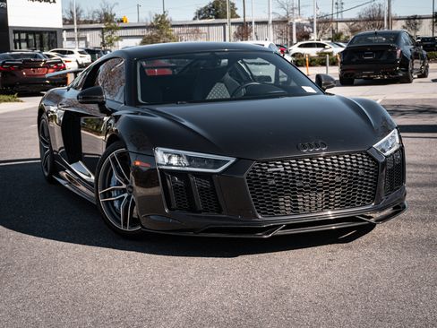 Used 2017 Audi R8 V10 plus image 2