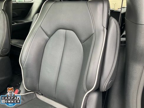 Used 2023 Chrysler Pacifica Limited w/ Uconnect Theater Family Group FWD image 28