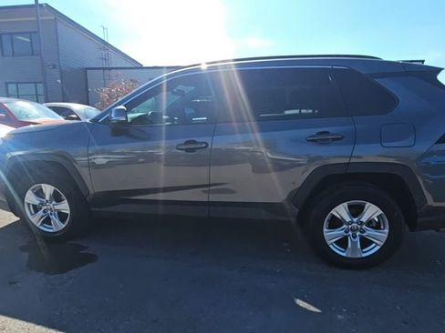 Used 2021 Toyota RAV4 XLE w/ Convenience Package image 4