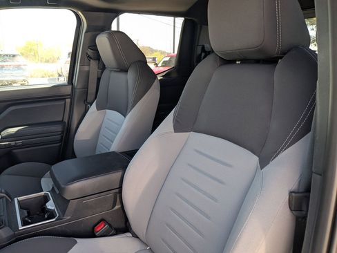 Used 2025 Toyota Tacoma TRD Sport w/ TRD Sport Upgrade Package image 11