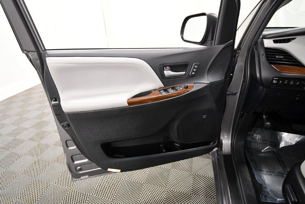 Used 2017 Toyota Sienna Limited Premium w/ Cargo Management Package AWD/4WD image 12
