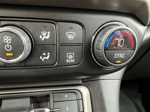 Used 2023 GMC Acadia Denali w/ Denali Ultimate Package AWD/4WD image 50
