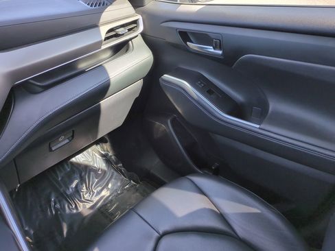 Used 2023 Toyota Highlander XLE image 17