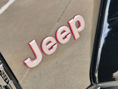 Used 2023 Jeep Gladiator Rubicon w/ Cold Weather Group AWD/4WD image 11