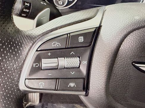 Used 2025 Genesis G70 2.5T RWD image 14