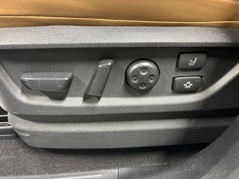 Used 2025 INFINITI QX80 Sensory AWD/4WD image 11