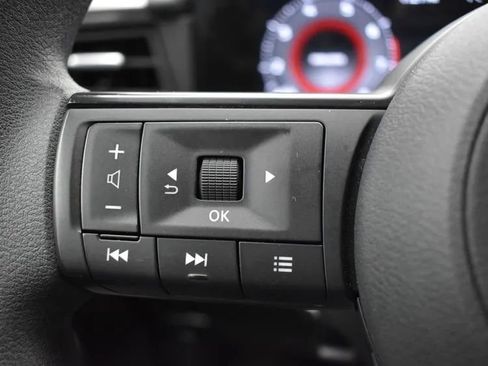 Used 2025 Nissan Kicks SV image 24