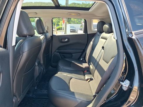 Used 2020 Jeep Compass Latitude AWD/4WD image 11