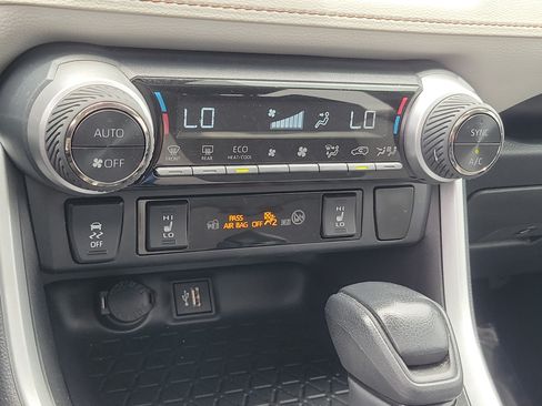 Used 2024 Toyota RAV4 XLE w/ Convenience Package AWD/4WD image 30