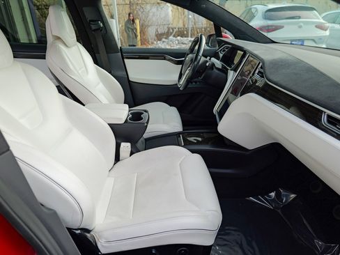 Used 2016 Tesla Model X 90D image 37