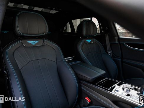 Used 2024 Bentley Flying Spur V8 image 44