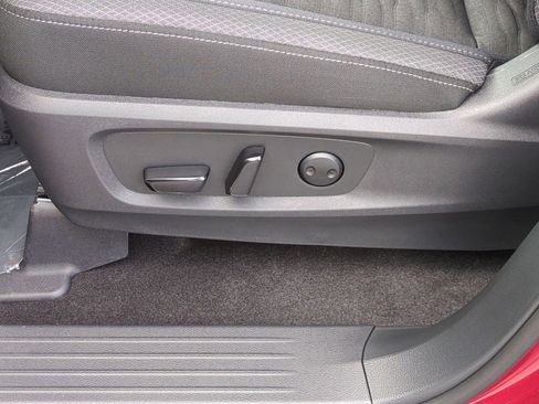 New 2026 Nissan Pathfinder SV FWD image 16