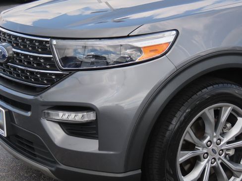 Used 2022 Ford Explorer XLT w/ Equipment Group 202A RWD image 3
