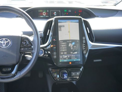 Used 2022 Toyota Prius Limited w/ Premium Convenience Package FWD image 16