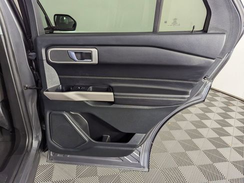 Used 2024 Ford Explorer XLT image 32