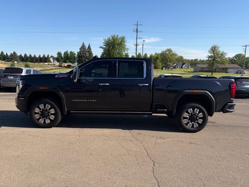 Used 2024 GMC Sierra 2500 Denali w/ Denali Reserve Package AWD/4WD image 16
