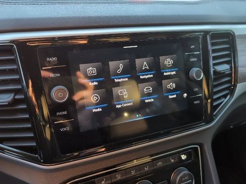 Used 2023 Volkswagen Atlas Cross Sport SE image 13
