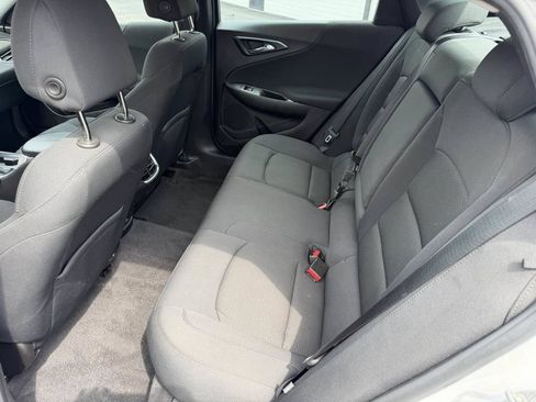 Used 2017 Chevrolet Malibu LT FWD image 13