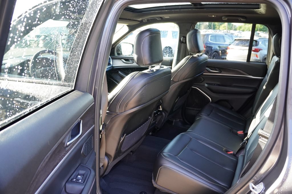 Used 2026 Jeep Grand Cherokee Limited w/ Limited Altitude Package AWD/4WD image 16